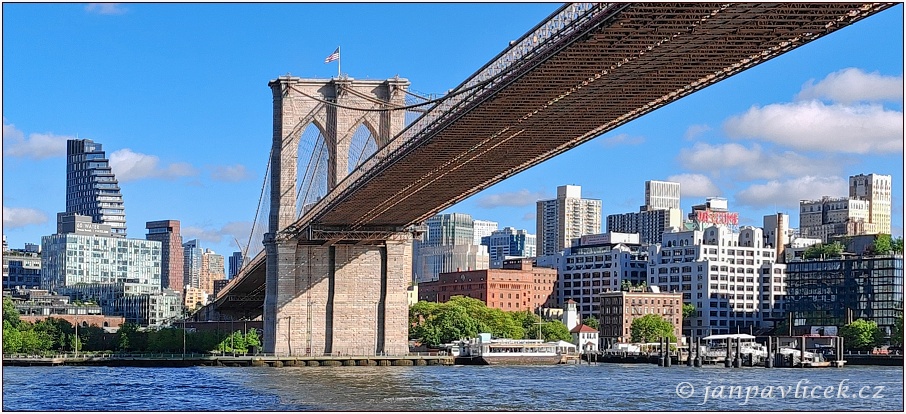 BROOKLYN BRIDGE  A  LOWER  MANHATTAN