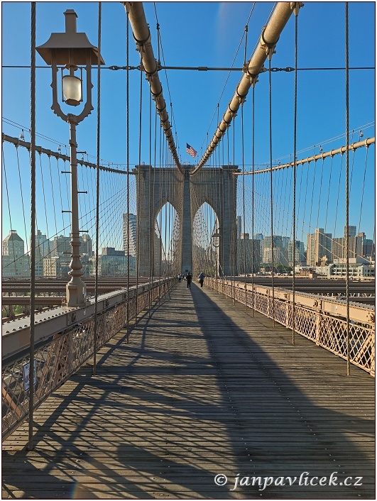 BROOKLYN BRIDGE- VÝCHOD SLUNCE