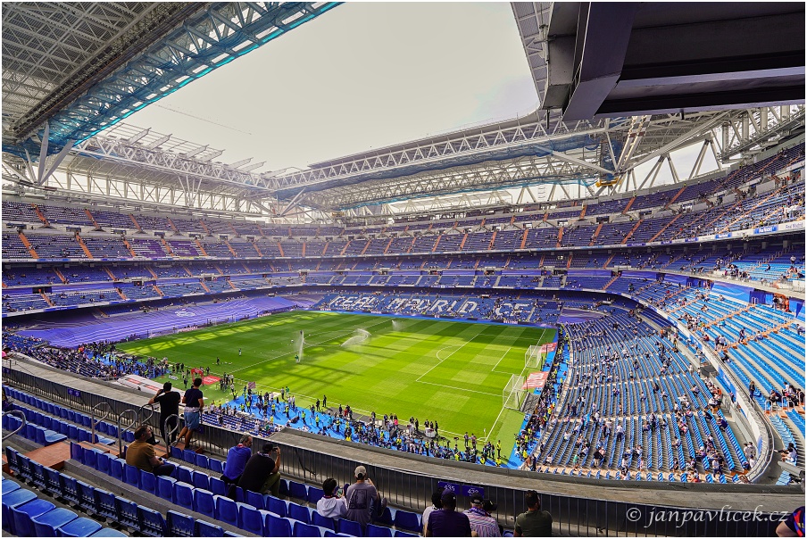 EL CLASICO : REAL vs BARCELONA, 85.000 DIVÁKŮ - HODINU PŘED UTKÁNÍM