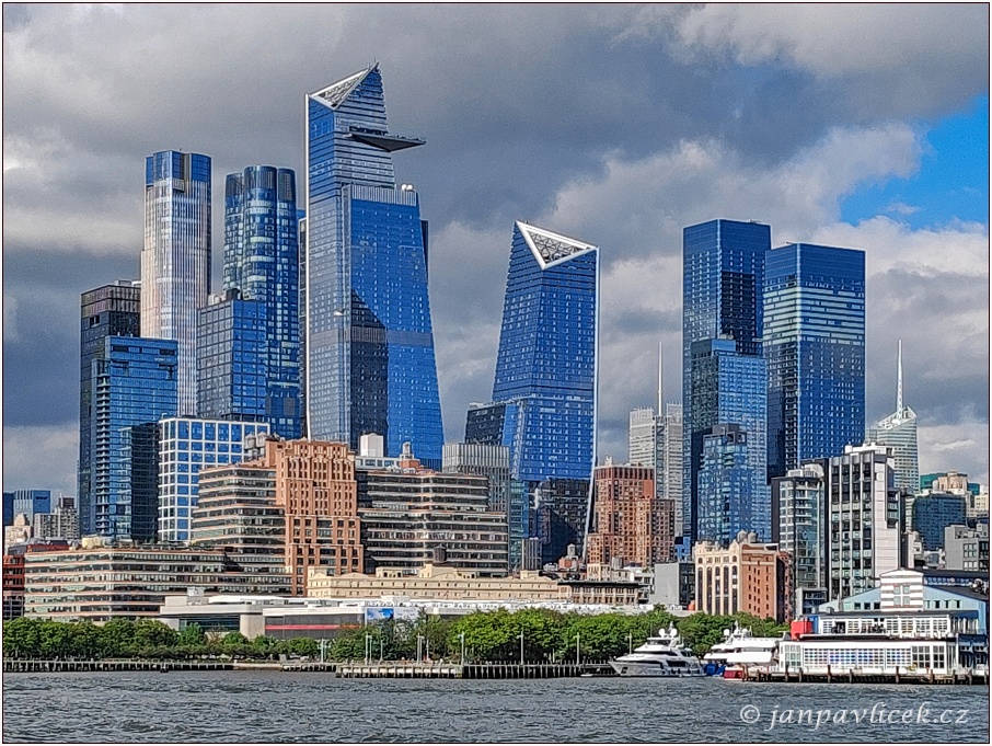 HUDSON YARDS  EDGE DECK