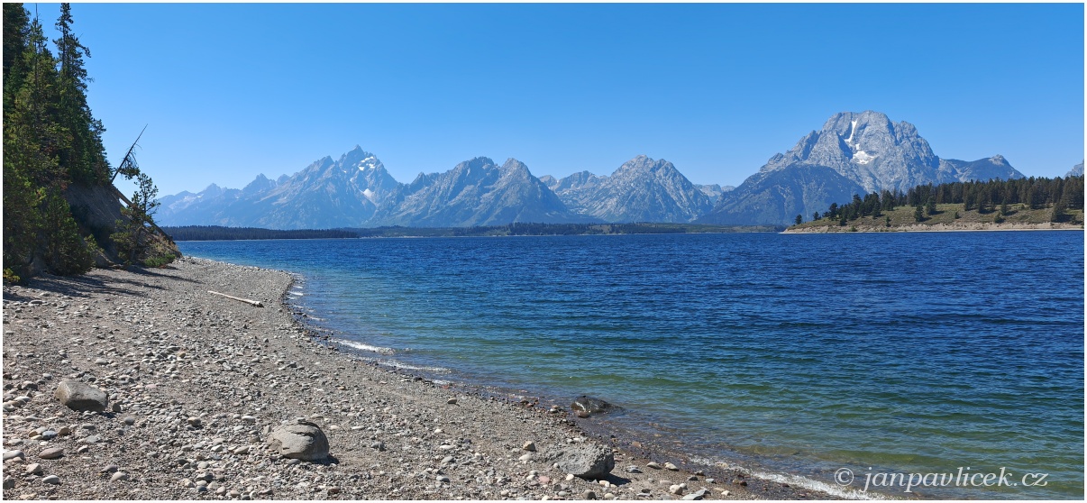 JACKSON LAKE a  hlavní hřeben  GRAND TETON  RIDGE