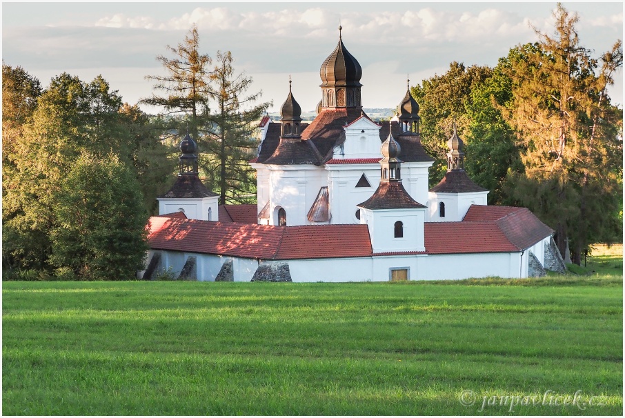 KOSTEL NEJSVĚTĚJŠÍ  TROJICE, TRHOVE SVINY