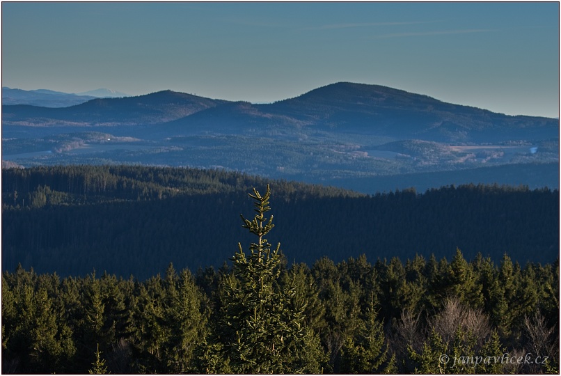 MALÝ PLEŠNÝ (881 m) , PLEŠNÝ (1065 m) A CHLUM (1191 m) Z LIBÍNA (1093 M)