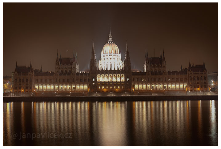 Parlament , Budapešt  (západní pohled)