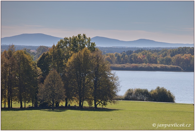 RYBNIK SVĚT, PANORAMA NOVOHRADSKÝCH HOR, TŘEBON