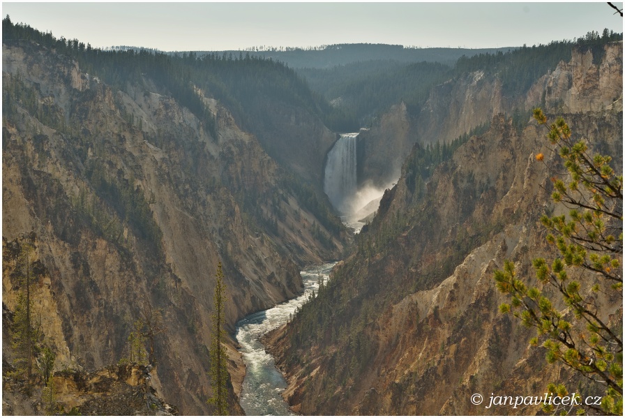 Velký kaňon řeky Yellowstone - Dolní vodopád