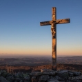 Luzný  (1373 m) , vrchol, na horizontu hřeben Alp | fotografie